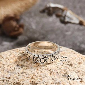 Vintage look, silver Pattern, flowers around band, ring sz 7, and 8   ...   r57